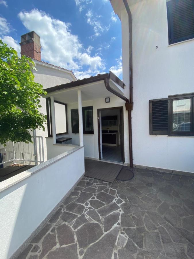 Moni Apartment